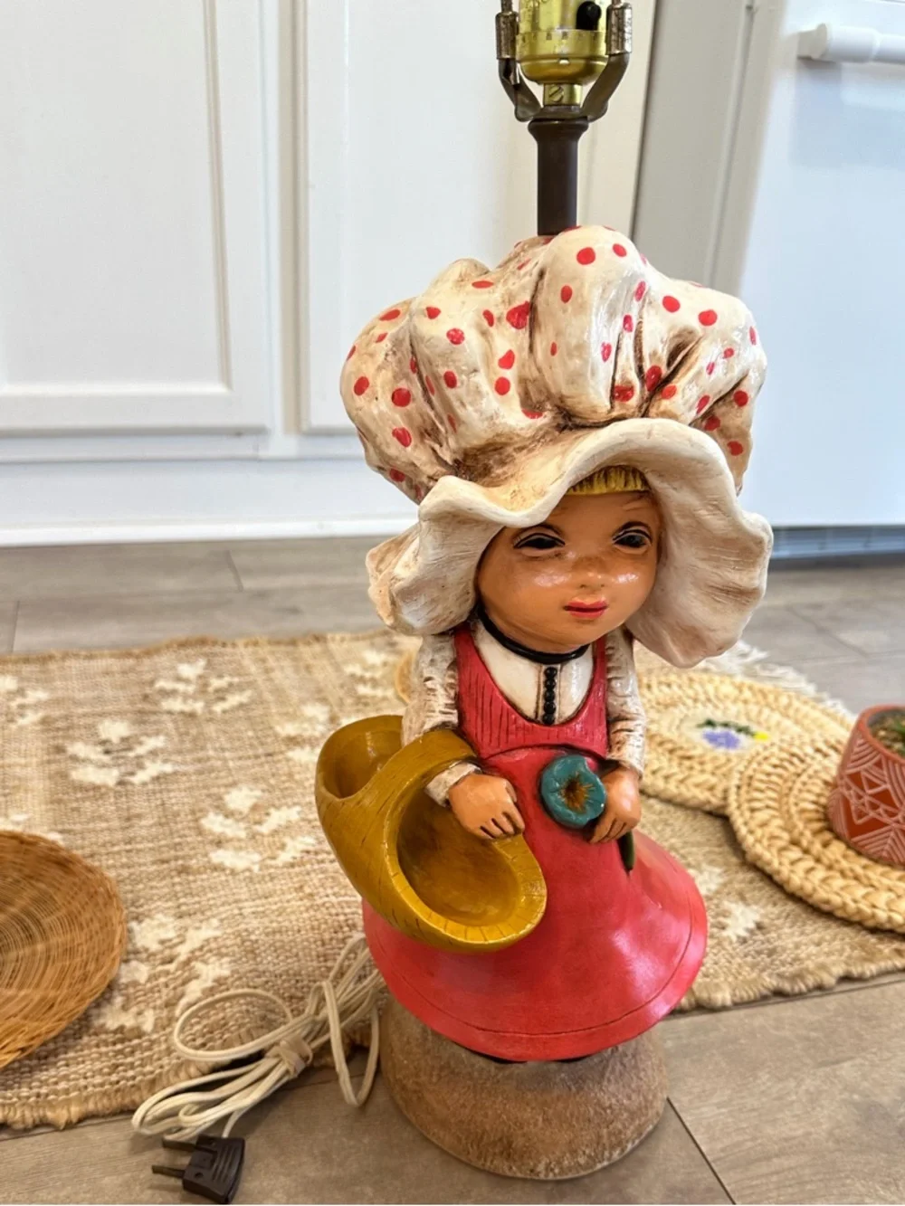 Vintage 1975 Ceramic Bonnet Girl table Lamp Holly Hobby Like Cottage Home Accent